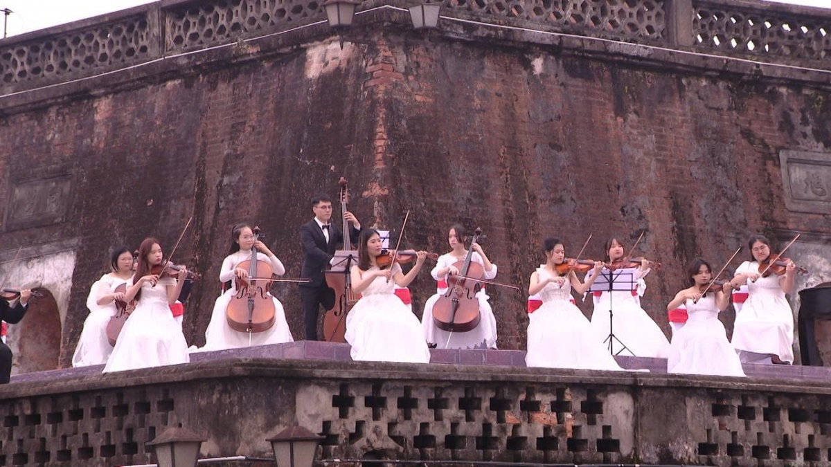 Chương trình hòa tấu "Chào năm mới"