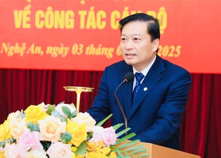 Tân Chủ tịch UBND tỉnh Nghệ An Lê Hồng Vinh.