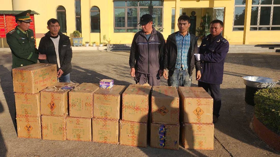 Toàn bộ số pháo nổ bị Bộ đội biên phòng tỉnh Sơn La thu giữ tại Cửa khẩu quốc tế Lóng Sập
