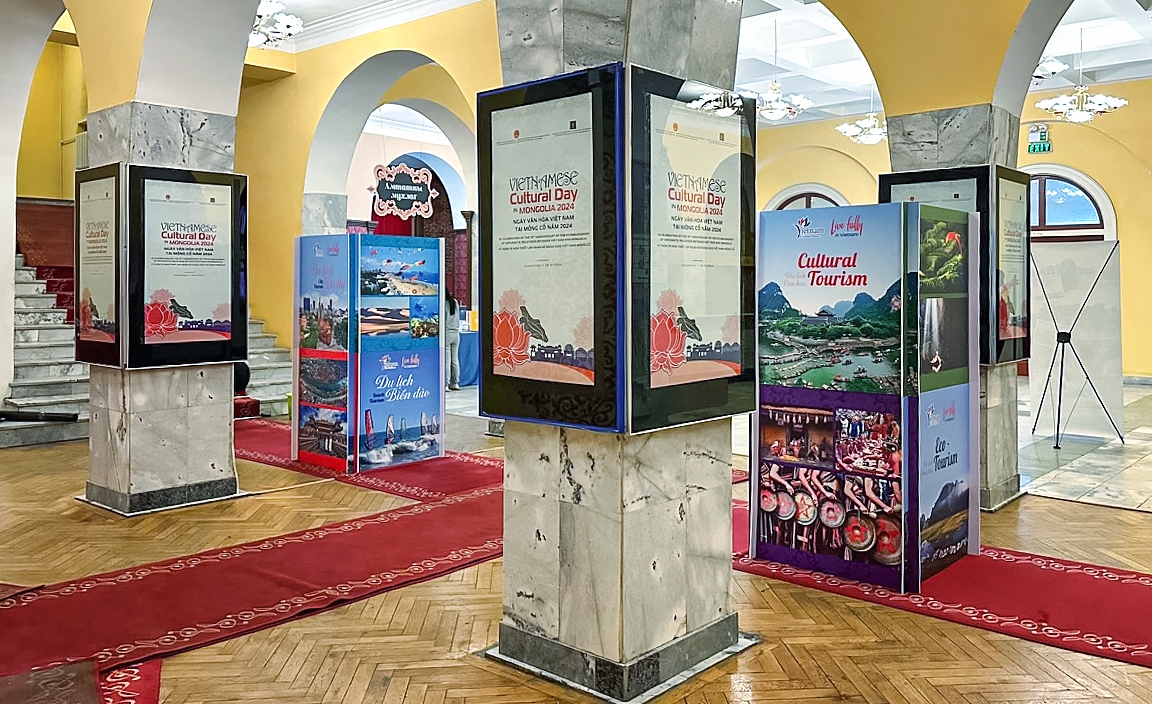 Các điểm đến du lịch Việt Nam được giới thiệu tại Mông Cổ. Nguồn: Đại sứ quán Việt Nam tại Mông Cổ
