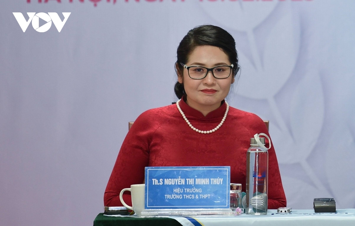 Cô Nguyễn Thị Minh Thúy, Hiệu trưởng Trường THCS-THPT Nguyễn Siêu (Hà Nội)