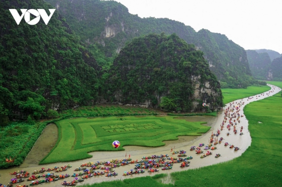 Located roughly 90 kilometres away from Hanoi, the northern province of Ninh Binh is an excellent choice for tourists looking to explore the majestic natural wonders of the country.