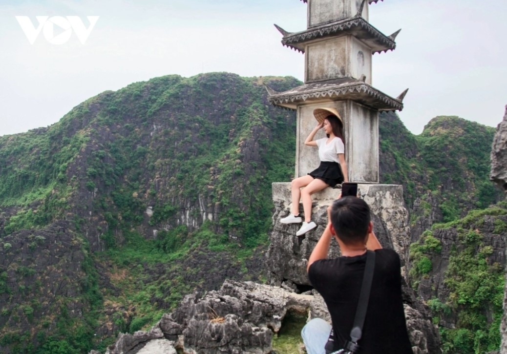 Ninh Binh is home to many popular tourist attractions, such as the UNESCO World Heritage Site of Trang An Landscape Complex, the stunning Tam Coc that is often called "Ha Long Bay on land", the breathtaking Bai Dinh Pagoda, and many more.