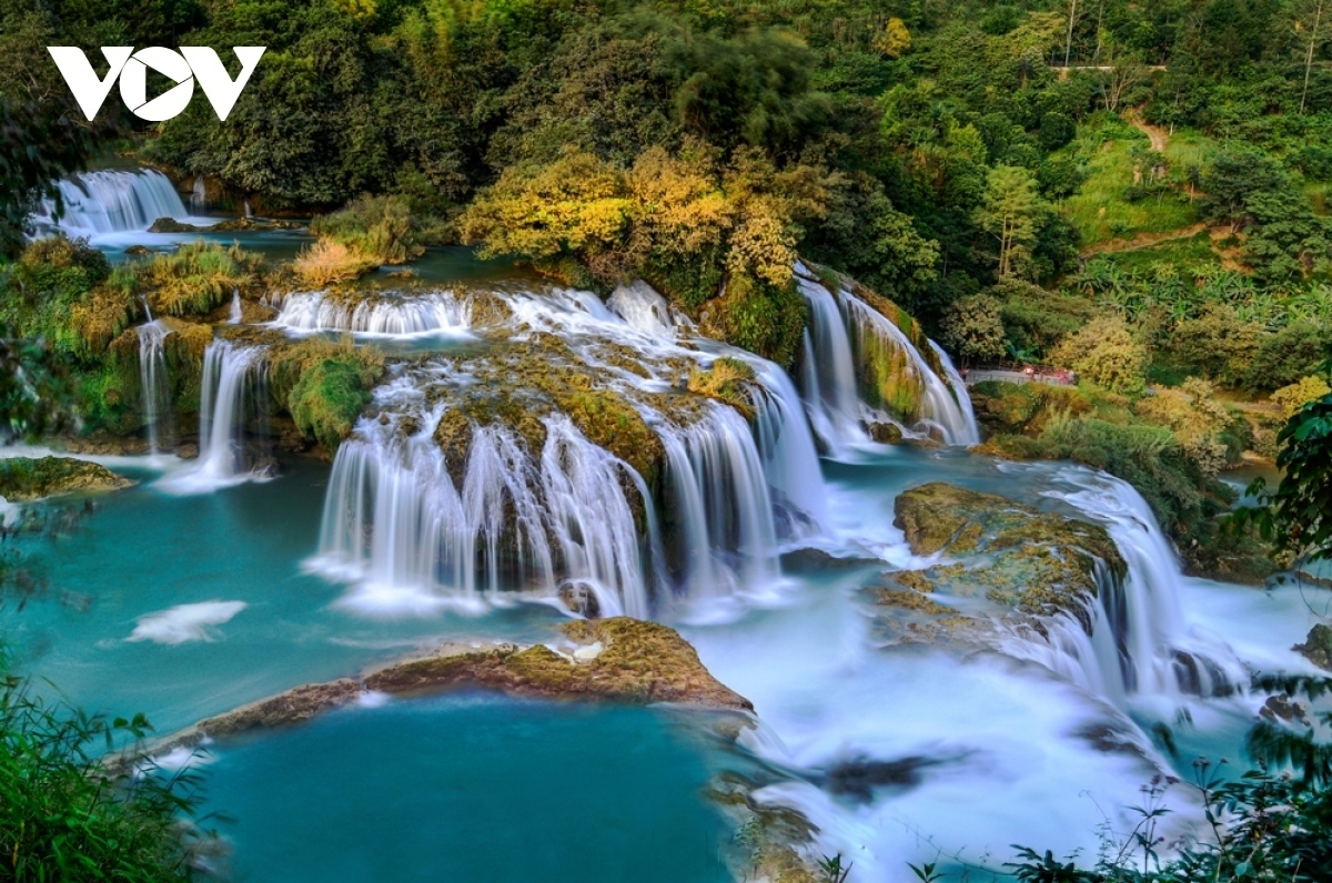 Located in the northern border province of Cao Bang, Ban Gioc waterfall is the largest in Southeast Asia and is among the 21 most beautiful in the world, with the site drawing an increasing number of tourists.