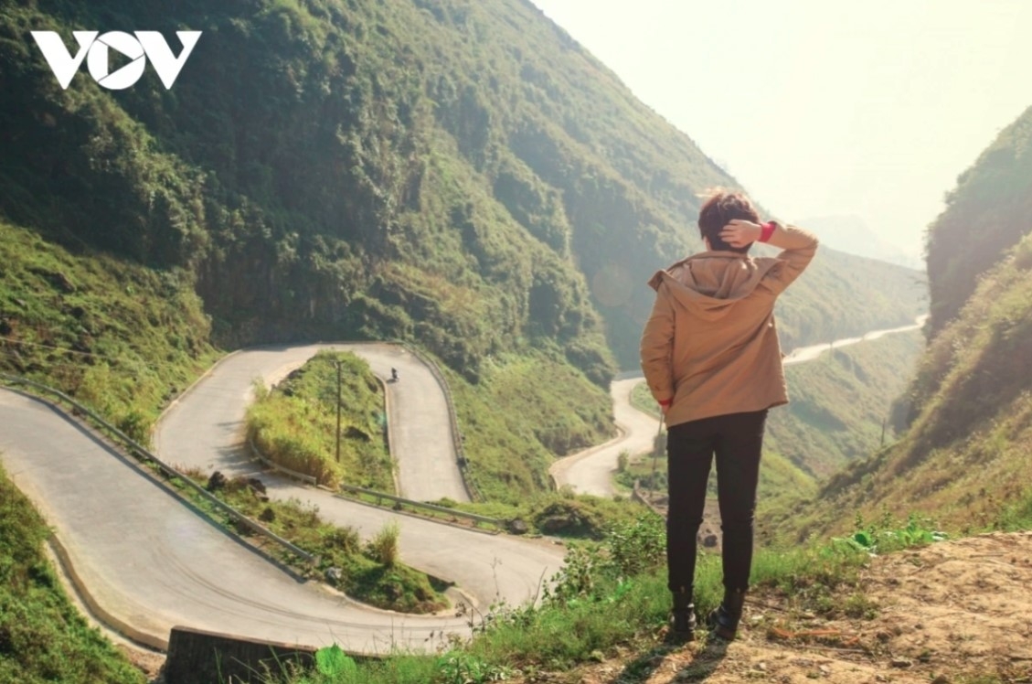Ma Pi Leng Pass, Dong Van Karst Plateau Geopark, and Dong Van Market are among the not-to-be-missed tourist attractions which can be found in Ha Giang.