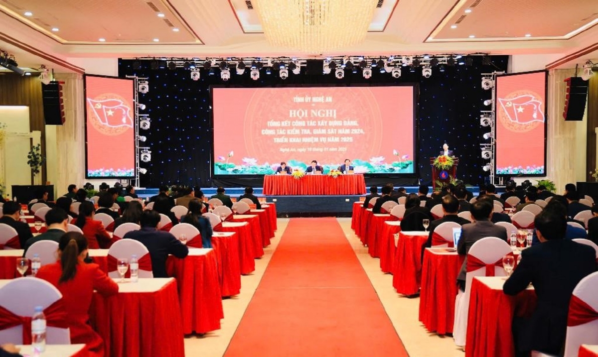 Hội nghị tổng kết công tác xây dựng Đảng, kiểm tra giám sát năm 2024 và triển khai nhiệm vụ năm 2025 ở Nghệ An