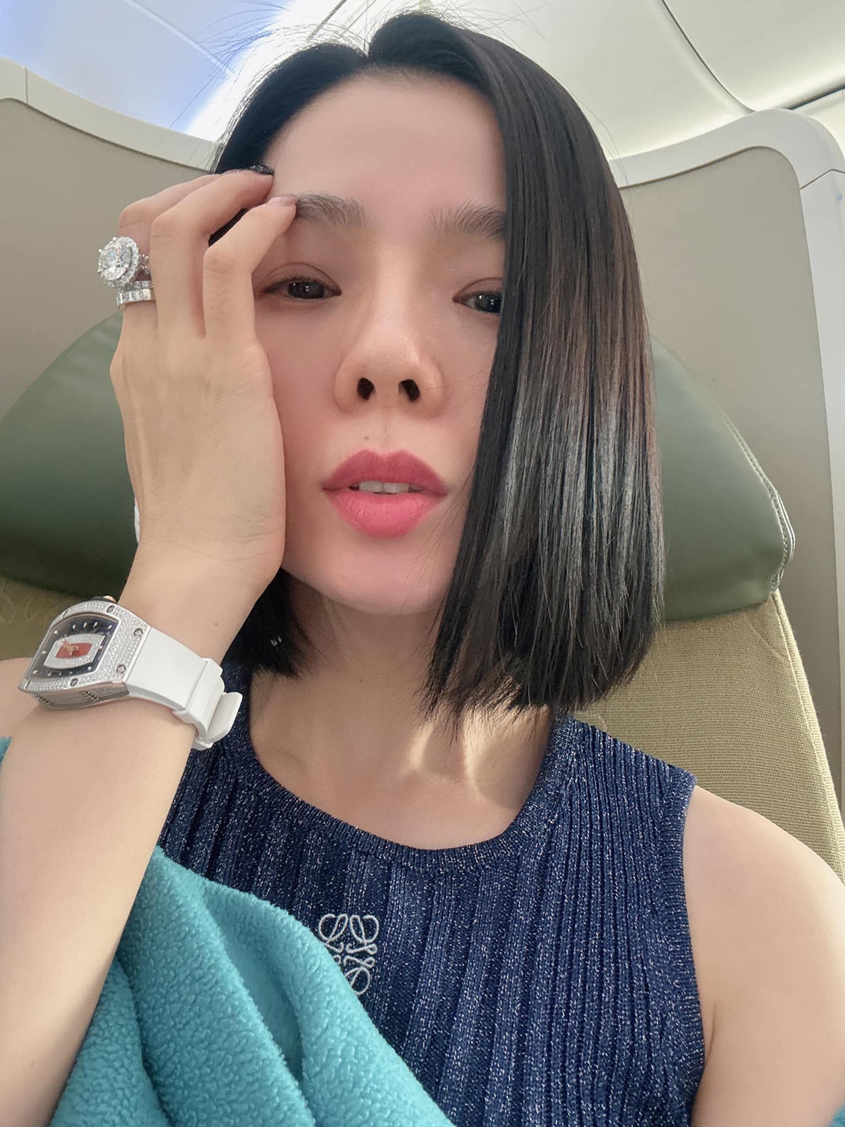 Lệ Quyên chia sẻ cô chăm chút nhan sắc đơn giản, chỉ sấy khô tóc và chống nắng cho da mỗi ngày. (Nguồn: FBNV)