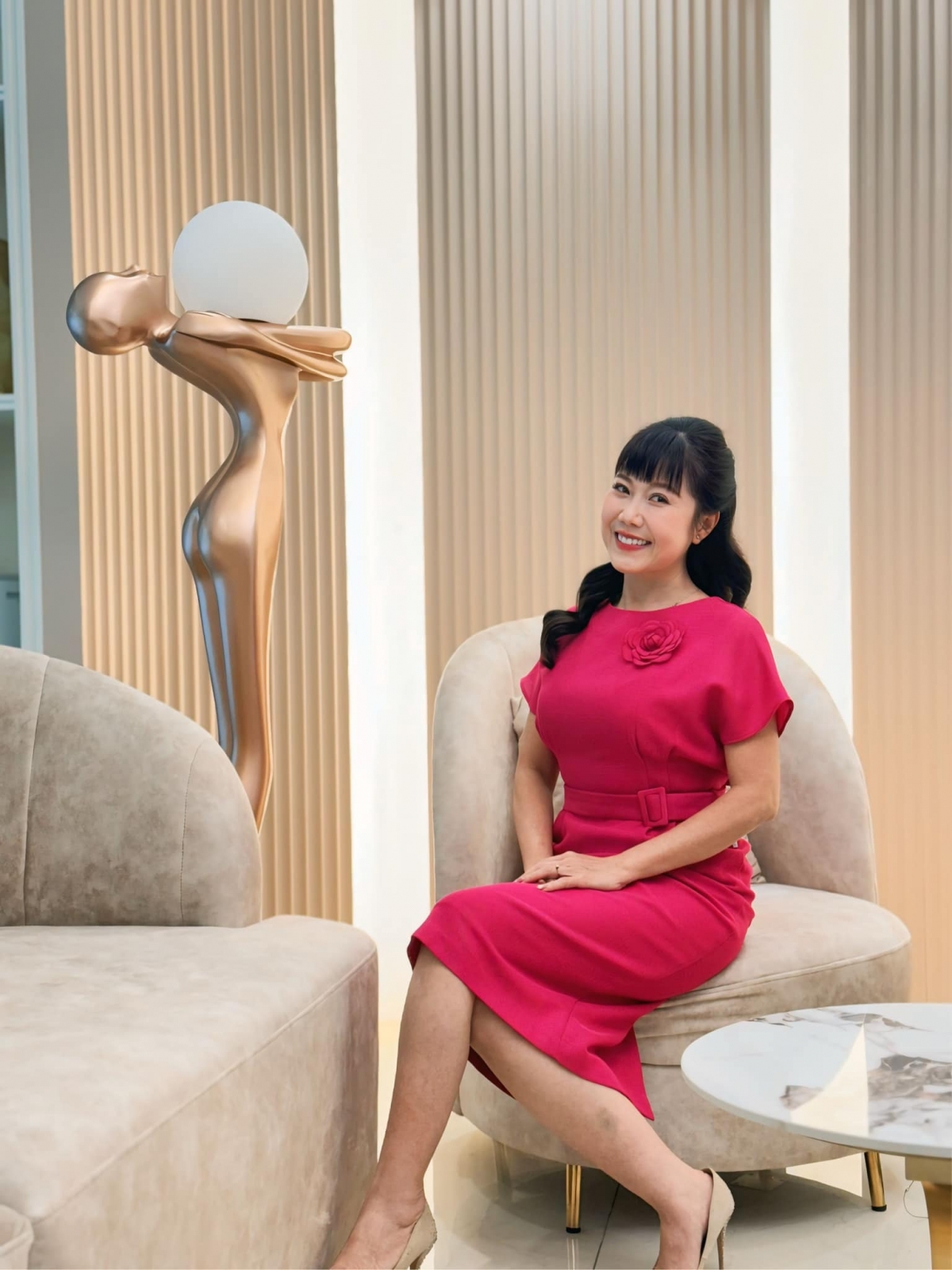 Nghệ sĩ Hương Tươi tranh thủ ngày nghỉ đi làm đẹp. (Nguồn: FBNV)