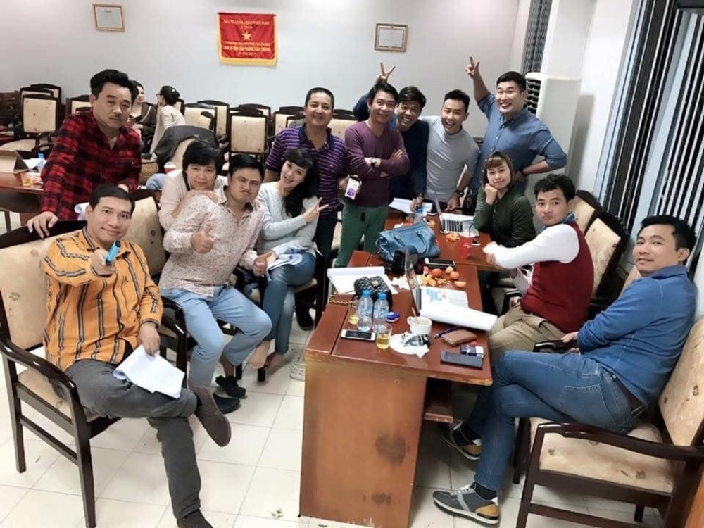 Diễn viên Trung Ruồi đăng ảnh chụp từ 8 năm trước, khẳng định quay lại Táo Quân 2025.