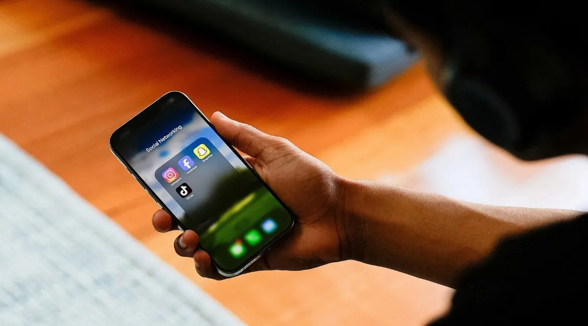 Indonesia cân nhắc giới hạn độ tuổi sử dụng mạng xã hội. Ảnh: Getty