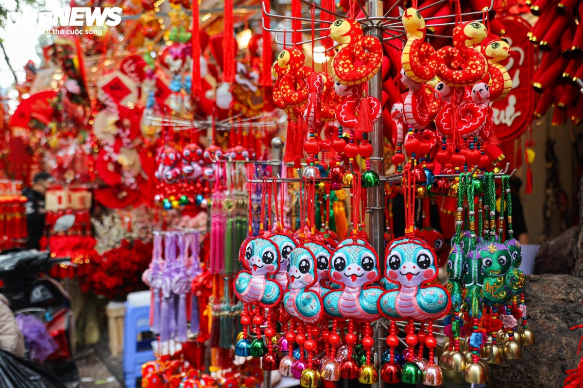 Decorative items celebrating the upcoming Lunar Year of the Snake are among the most popular this year.