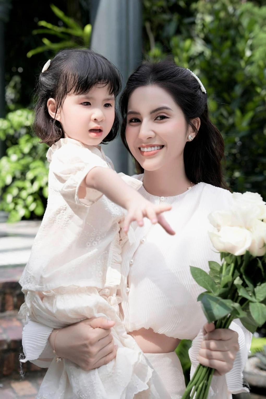 Thiên An đã có bài đăng mới. Cô thừa nhận bản thân phá thai 2 lần vì bị một nam ca sĩ và gia đình anh ép buộc bằng các biện pháp tâm lí. Nữ diễn viên khẳng định mình tồi tệ và khốn nạn khi không kiên quyết bảo vệ hai đứa con đầu mà chọn yêu thương nam ca sĩ và sự nghiệp của anh.
