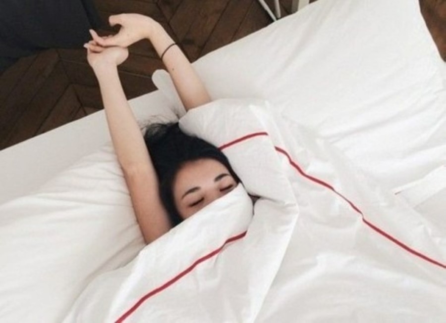 Nhiều thói quen sau khi thứ dậy tưởng vô hại nhưng cực hại cho gan không phải ai cũng biết. Ảnh: Istock