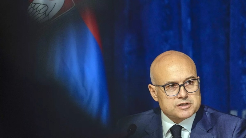 Thủ tướng Serbia Milos Vucevic tuyên bố từ chức. (Ảnh: euronews)