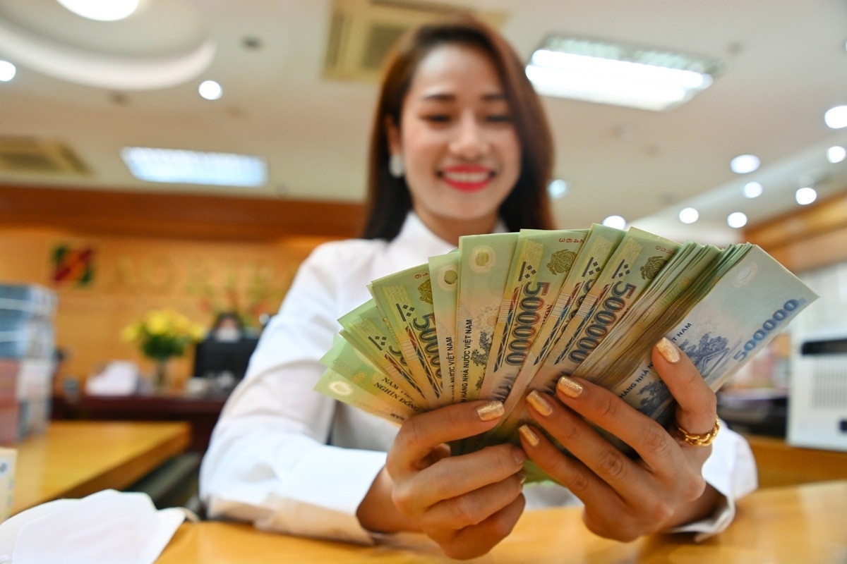 Tiền thưởng Tết và lương tháng 13 thuộc nhóm thu nhập phải tính thuế TNCN (Ảnh minh họa: KT)