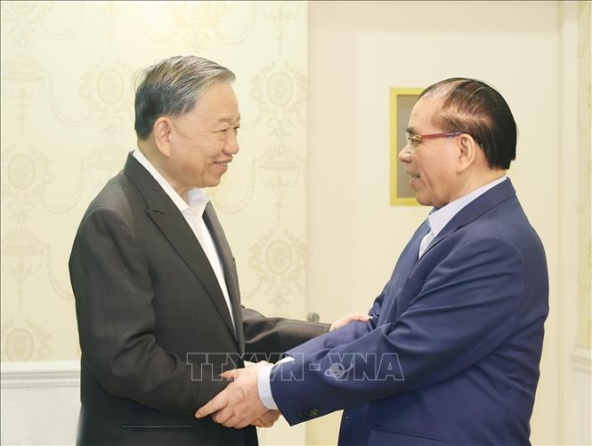 Tổng Bí thư Tô Lâm thăm, chúc Tết nguyên Tổng Bí thư Nông Đức Mạnh. (Ảnh: Thống Nhất/ TTXVN)