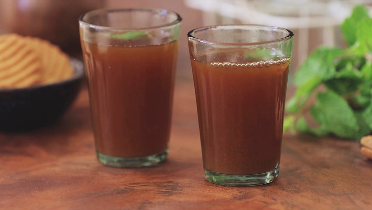 Dù thưởng thức nóng hay đá, thì trà chai cũng giúp bạn thoải mái khi bắt đầu ngày mới