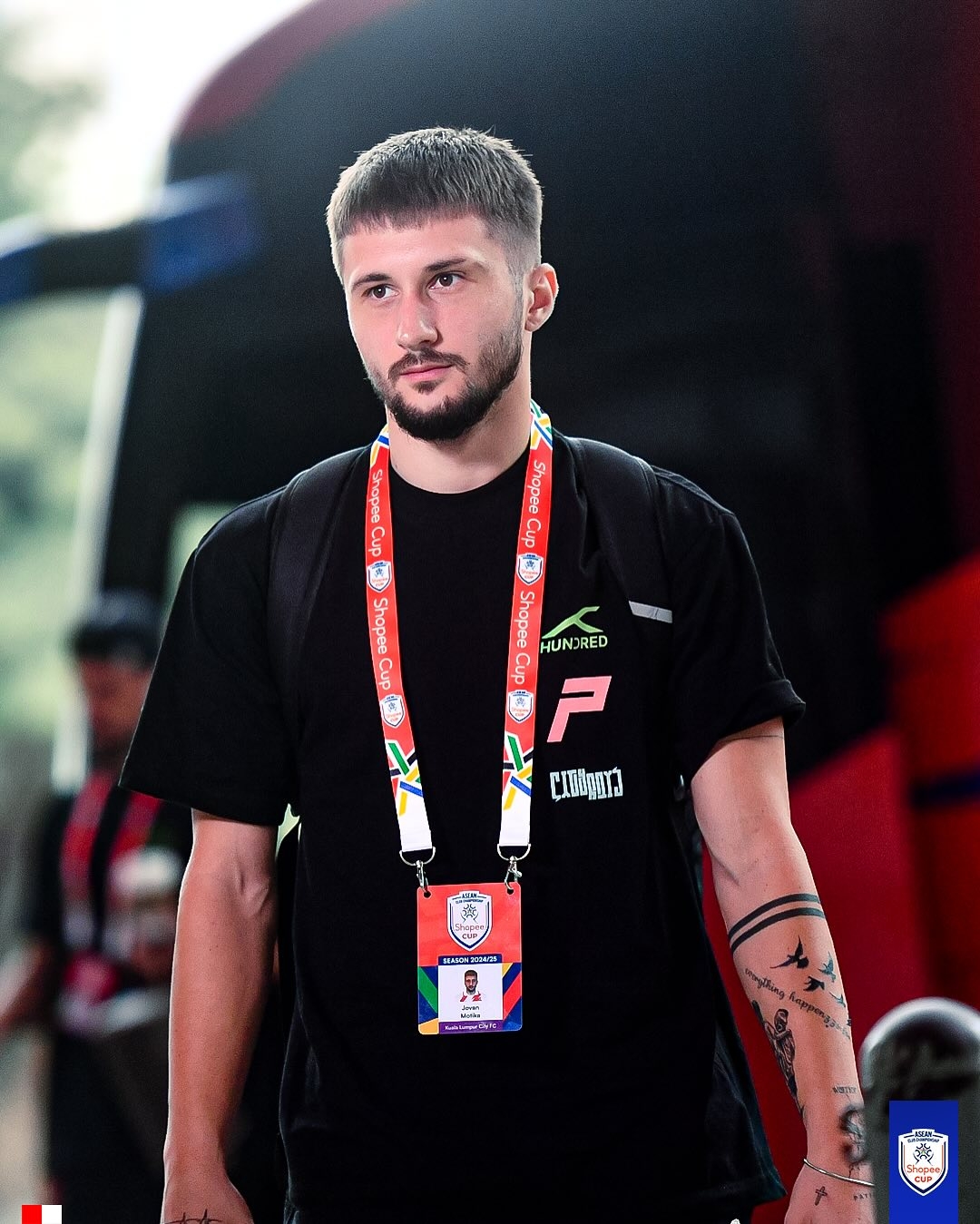 Các cầu thủ chủ nhà tiến vào sân. (Ảnh: KL City FC). 