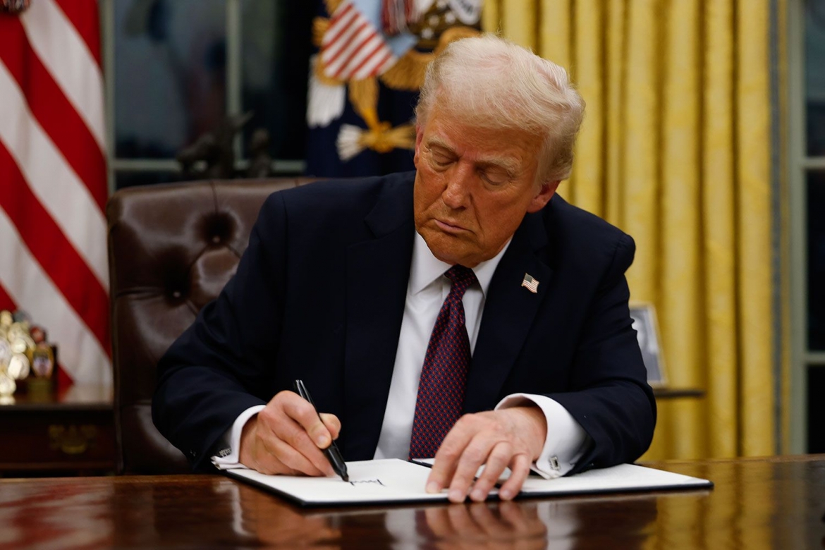Ông Trump muốn bán thẻ vàng nhập cư Mỹ 5 triệu USD. Ảnh: Getty