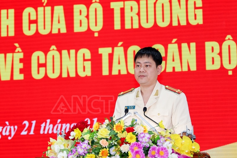 Trung tá Đinh Tùng An phát biểu nhận nhiệm vụ (Ảnh công an Cần Thơ)