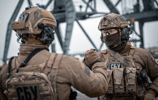 Binh sỹ Ukraine thể hiện quyết tâm trên mặt trận. Ảnh: SecurSerUkraine