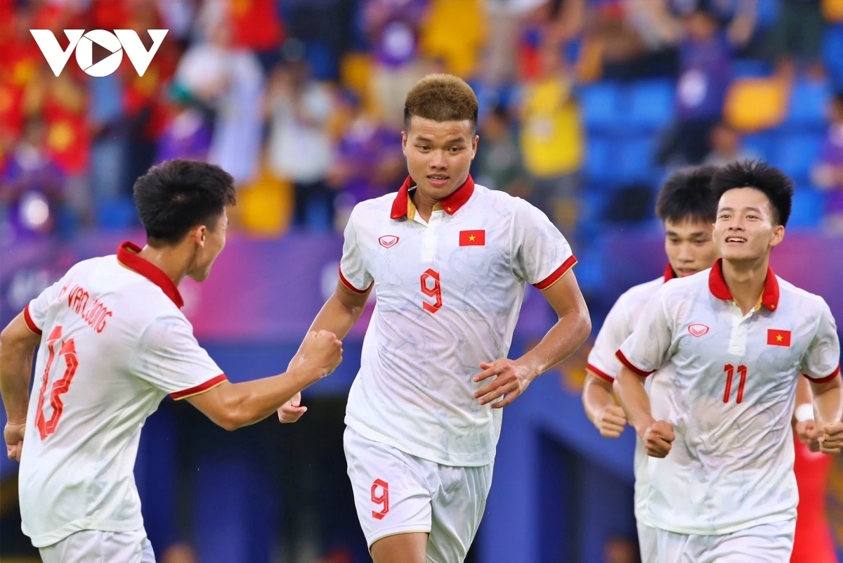 Văn Tùng là một trong những tiền đạo trẻ đầy triển vọng của bóng đá Việt Nam (Ảnh: Dương Thuật).