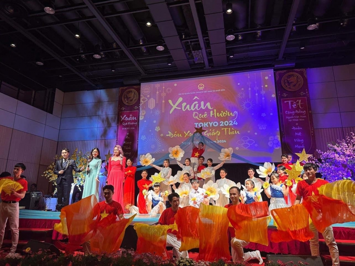 Một tết mục văn nghệ chào mừng Xuân quê hương 2024 tại Tokyo (ảnh: ĐSQ Việt Nam tại Nhật Bản)