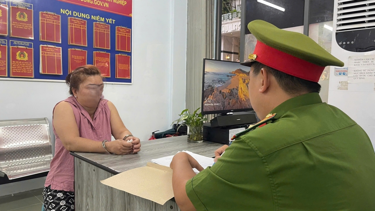 Đối tượng Ngọc Anh bị đưa về trụ sở cơ quan điều tra