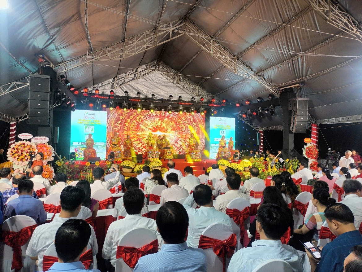 Khai mạc lễ hội hoa kiểng Chợ Lách