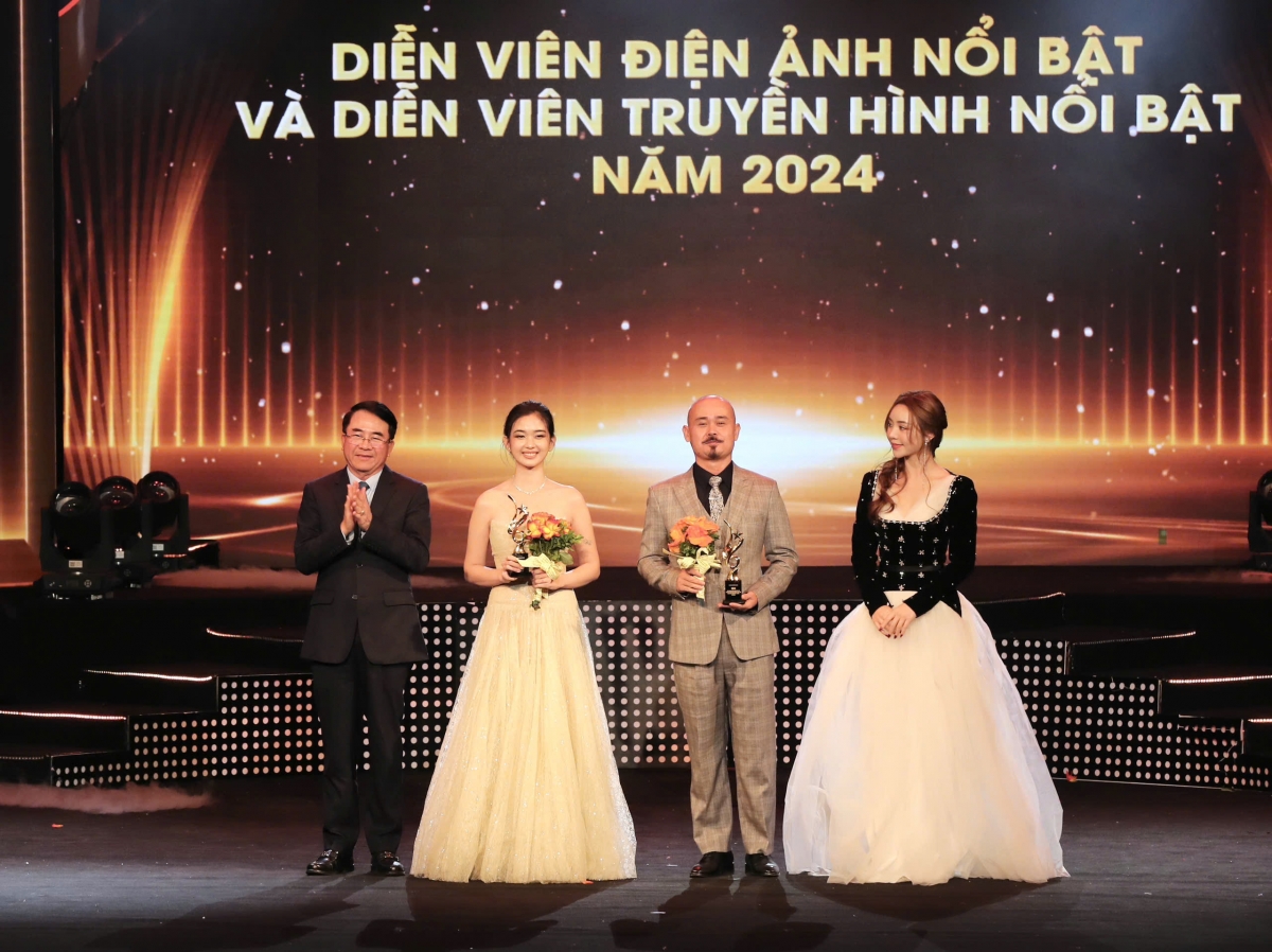 Diễn viên điện ảnh nổi bật và diễn viên truyền hình nổi bật năm 2024 (Ảnh: Trần Huấn)