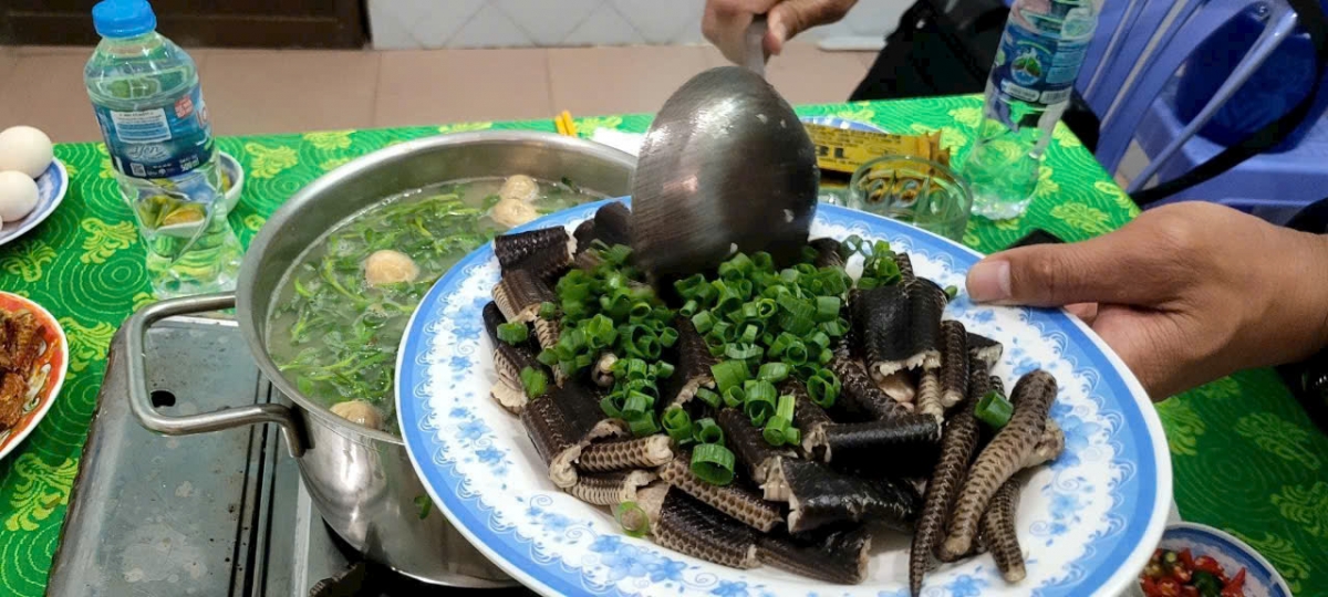 Cháo rắn nấu đậu xanh