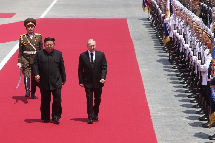 Tổng thống Nga Vladimir Putin (phải) và nhà lãnh đạo Triều Tiên Kim Jong Un trong cuộc gặp tại Bình Nhưỡng năm 2024. Nguồn: Getty Images