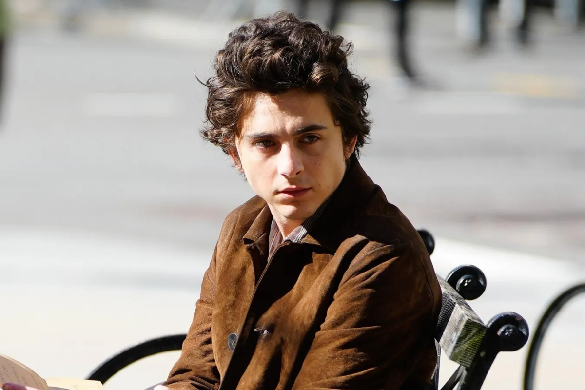 Với vai Bob Dylan trong tác phẩm "A Complete Unknown" của đạo diễn James Mangold, Chalamet đã mang đến một màn hóa thân sâu sắc và đầy bất ngờ.
