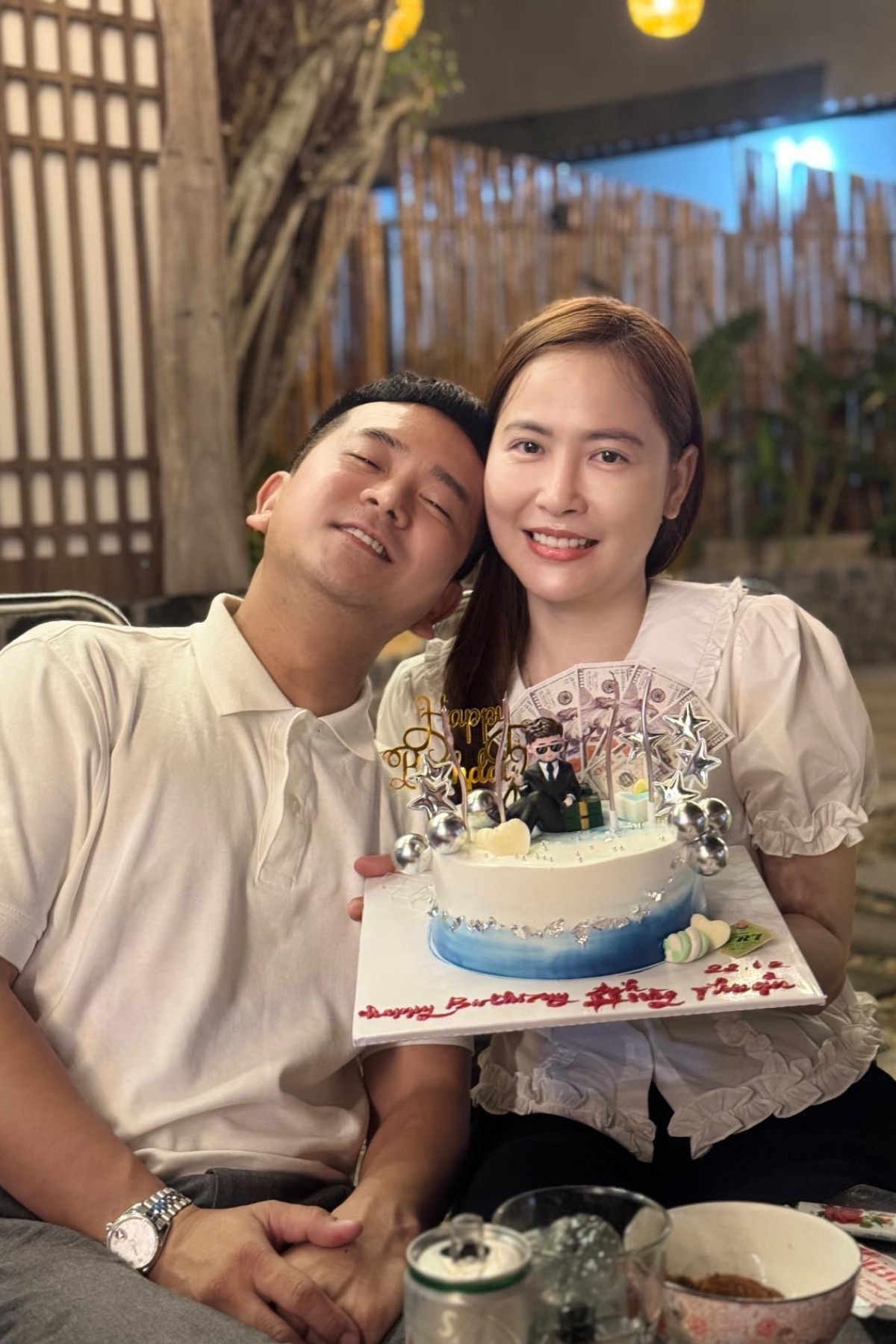 Diễn viên Hùng Thuận và bạn gái Tuệ Tâm thường chia sẻ khoảnh khắc hạnh phúc khi cùng du lịch, gặp gỡ bạn bè, người thân một năm qua.