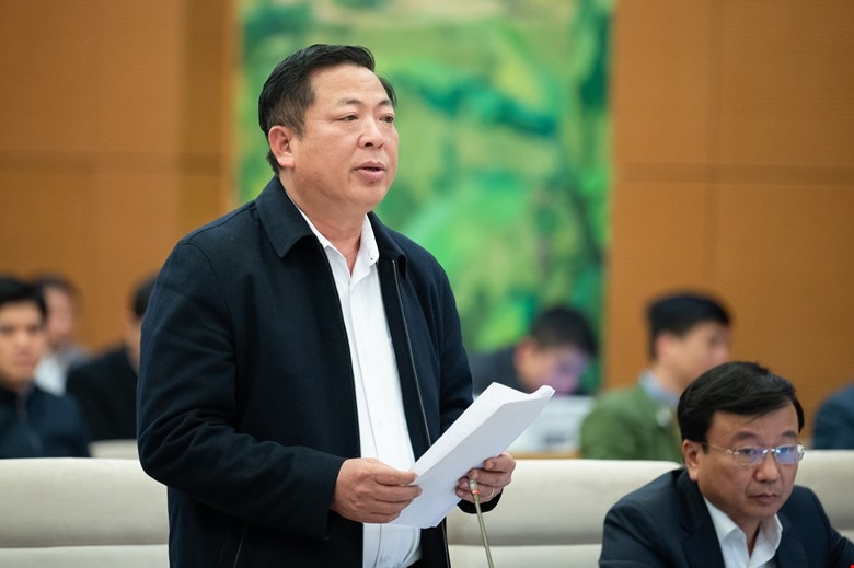 Bộ trưởng Bộ GTVT Trần Hồng Minh báo cáo tại Phiên họp 42 của Ủy ban Thường vụ Quốc hội