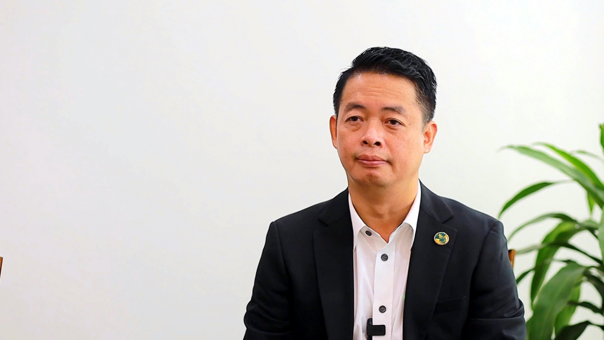 Theo luật sư Hải Lăng, giám định chữ ký thật hay giả không hề khó. Việc người dân ký hợp đồng cho thuê đất 14 năm, nhưng sau đó lại bị hô biến thành chuyển nhượng là chuyện chấn động 1 vùng quê