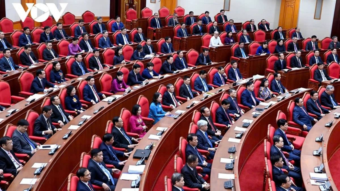 Bộ Chính trị, Ban Bí thư yêu cầu bố trí cán bộ phải công tâm, khách quan theo tinh thần "từ việc chọn người", giữ được những cán bộ có năng lực, không để "chảy máu chất xám"