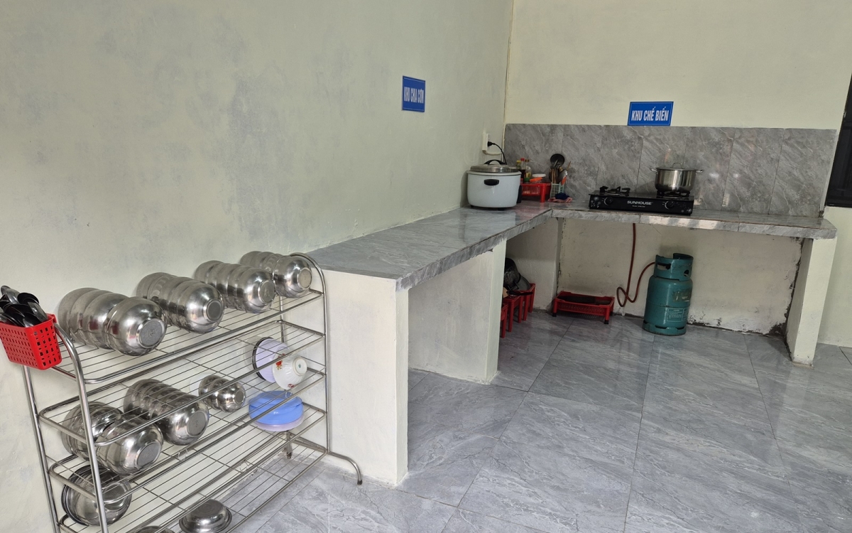 Bên trong nhà bếp mới này.