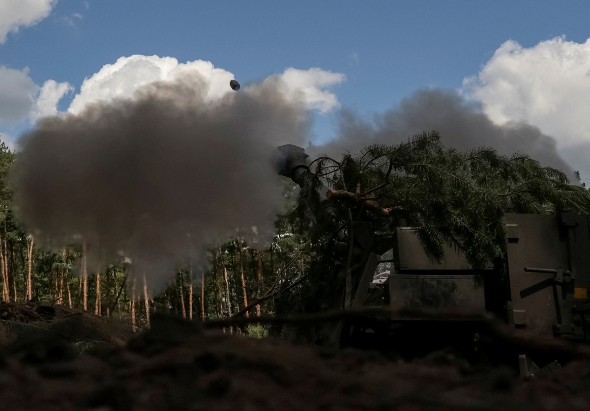 Binh lính Ukraine khai hỏa lựu pháo tự hành M109 về phía quân đội Nga trên tiền tuyến gần thành phố Kupiansk. Ảnh: Reuters