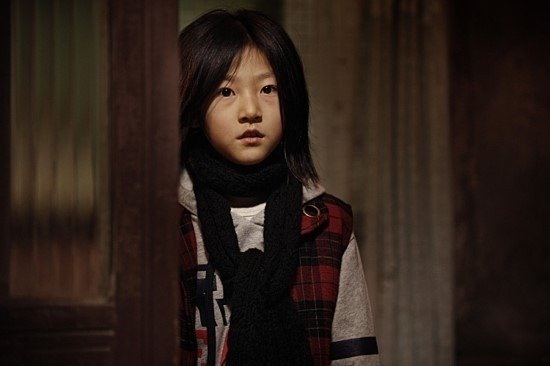 Kim Sae-ron gây ấn tượng mạnh trong "The Man From Nowhere" khi vào vai cô bé mồ côi đầy xúc động bên cạnh tài tử Won Bin.
