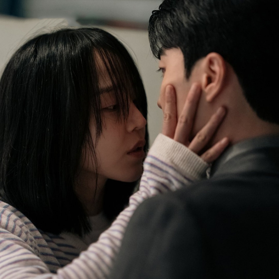 Là “nhân cách” của phát thanh viên Eun Ho (Shin Hye Sun đóng) tạo ra để thoát khỏi thực tại, Hye Ri (Shin Hye Sun đóng) mang đến hình tượng một cô gái yêu hết mình, luôn lạc quan và tràn đầy năng lượng tích cực. Nhân cách Hye Ri yêu đơn phương Kang Joo Yeon (Kang Hoon đóng) và mãnh liệt chứng minh tình cảm với đối phương. Cô không chỉ yêu bằng trái tim mà còn trở thành ánh sáng xua tan những đám mây đen trong lòng Kang Joo Yeon.