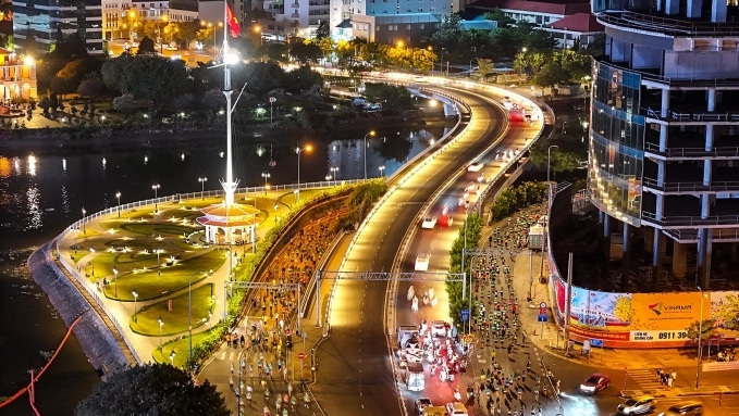 Các vận động viên sẽ được trải nghiệm các cung đường chạy tuyệt đẹp của TP.HCM về đêm (Ảnh: V.M)