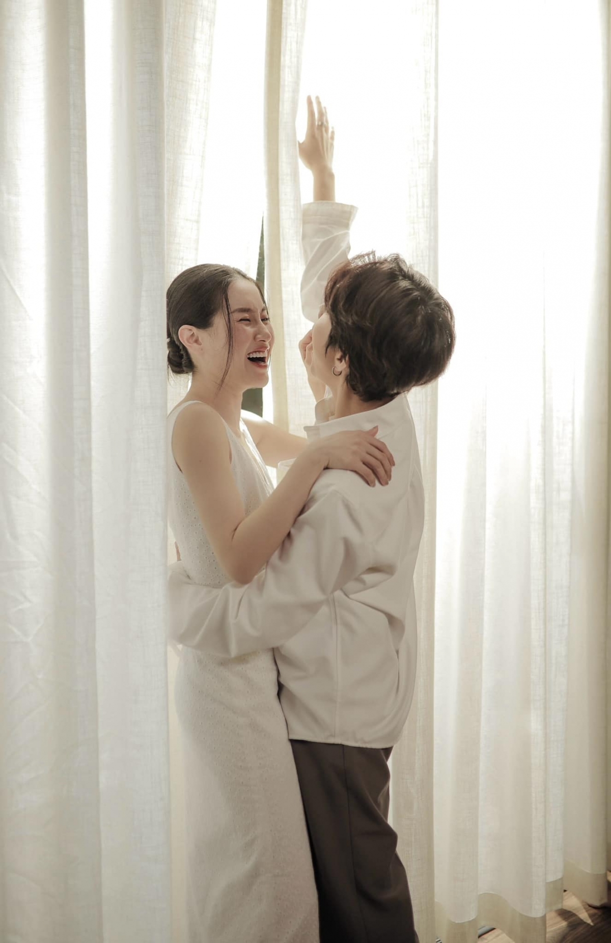 Bạn gái của Vũ Cát Tường là nữ vũ công xuất hiện trong những sản phẩm âm nhạc gần đây của nữ ca sĩ như Từng Là, Có Người. Trên trang cá nhân, Vũ Cát Tường thường xuyên đăng tải những hình ảnh tình cảm trong MV của cả hai, tuy nhiên đây là lần đầu chính thức xác nhận mối quan hệ.