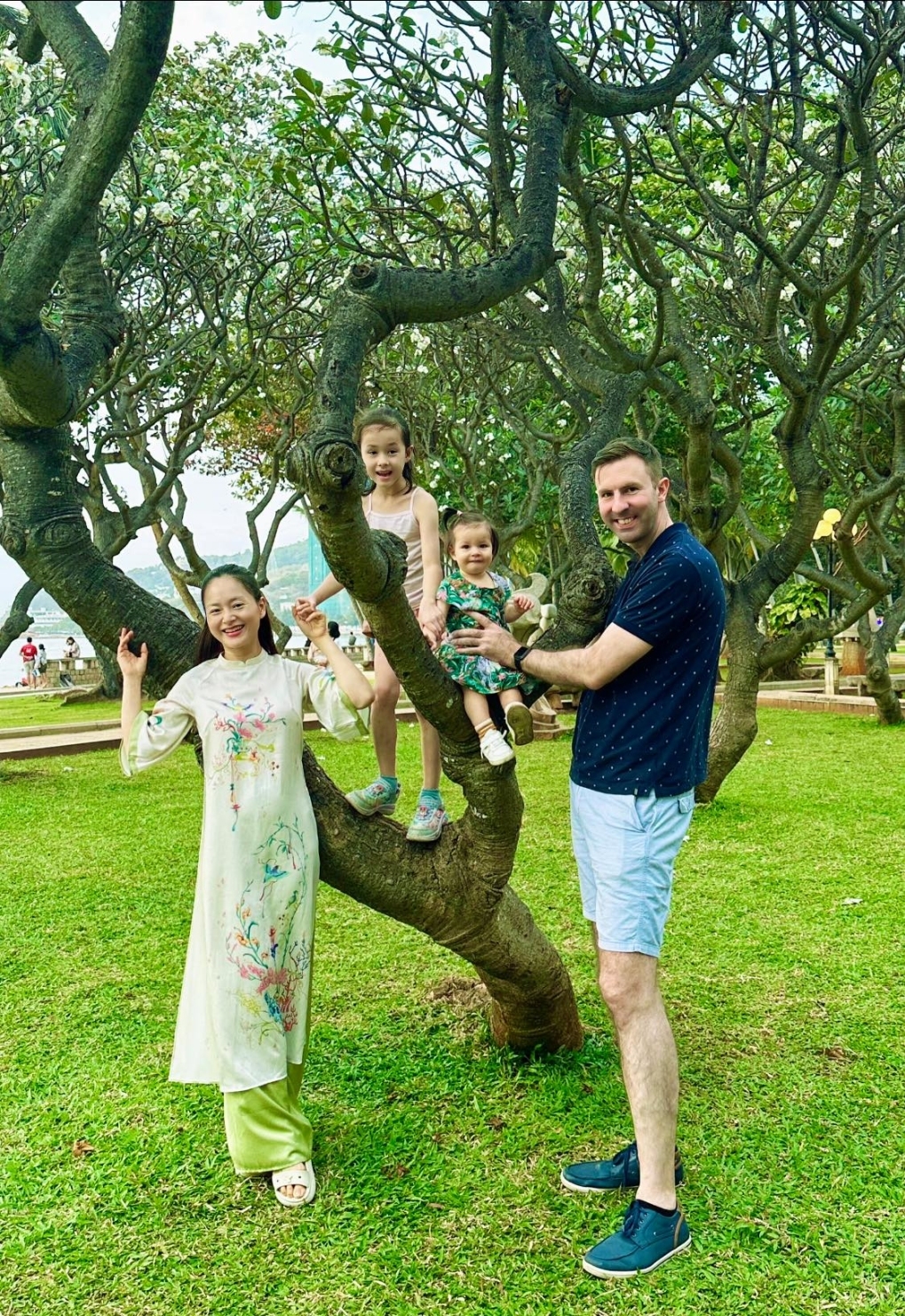 Diễn viên Lan Phương cùng hai con gái đi từ Hà Nội còn ông xã cô từ Đà Nẵng đến Vũng Tàu để đoàn tụ gia đình ngày đầu năm.