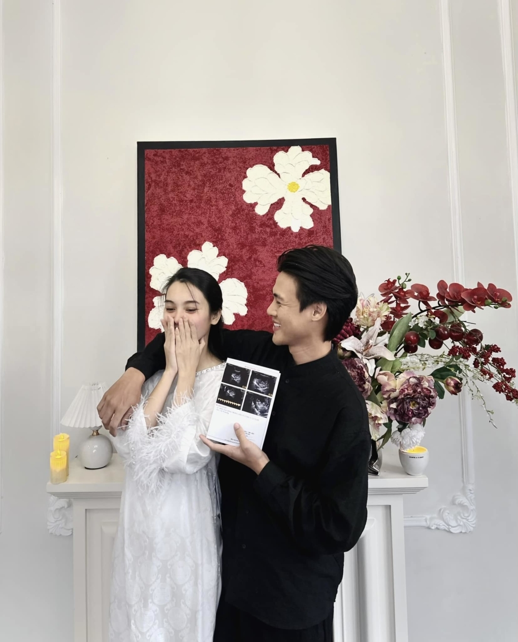 Sao Việt 10/2: Diễn viên Quỳnh Lương chuẩn bị làm lễ báo hỷ với bạn trai Tiến Phát, còn đám cưới dự định được tổ chức sau khi cô sinh con. Quỳnh Lương cho biết lễ dạm ngõ, gia tiên sẽ được tổ chức tại quê nhà Phú Thọ trong tháng 3.