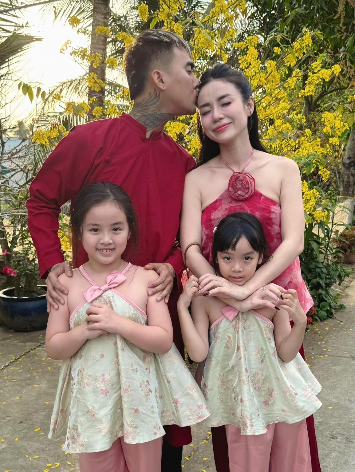 Về chuyện có con chung, Đạt G tiết lộ đã bàn bạc với Cindy Lư và dự định đợi đến khi các con riêng của cô, bé Gà và bé Cún, học xong cấp 1 mới nghĩ đến việc có thêm thành viên mới trong gia đình. "Khi Gà và Cún trưởng thành hơn, tôi sẽ đủ tự tin để có thêm một em bé", anh chia sẻ.