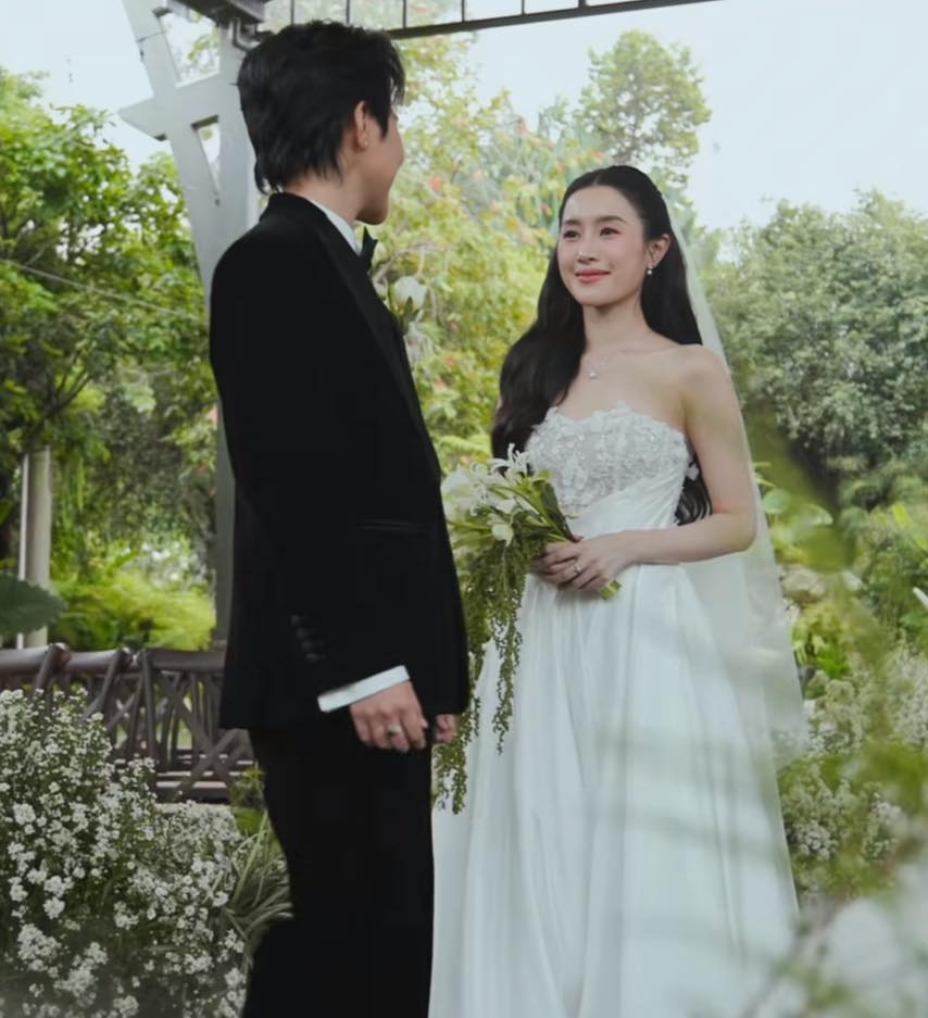 Bạn gái của Vũ Cát Tường là nữ vũ công xuất hiện trong những sản phẩm âm nhạc gần đây của nữ ca sĩ như Từng Là, Có Người. Hai người thường sánh đôi tại các sự kiện, phòng trà. Vũ Cát Tường cho biết bạn gái "có sự thấu cảm cao, có thể chia sẻ với nhau nhiều điều trong cuộc sống".