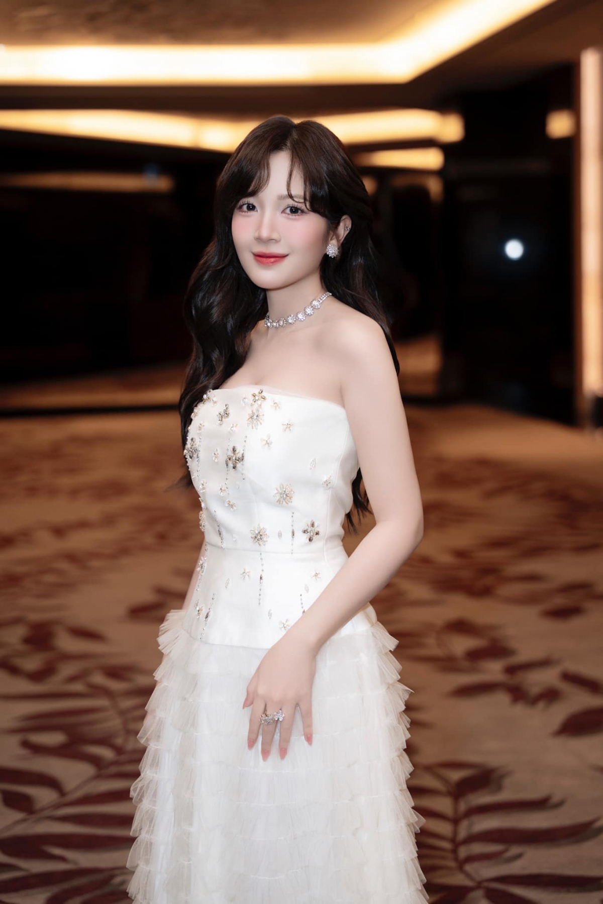 Dù năm nay đã 28 tuổi, Ngọc Huyền vào vai nữ sinh cấp 3 rất hợp trong "Cha tôi, người ở lại". Nhiều khán giả dành lời khen cho nữ diễn viên với diễn xuất tự nhiên, ngoại hình nhỏ nhắn, trẻ trung phù hợp với hình tượng nhân vật là học sinh cấp 3. "Chọn nữ chính phù hợp quá"; "Thời gian bỏ quên Huyền à? Trẻ quá"; "Siêu xinh, siêu hợp vai. Không còn diễn viên nào hợp vai này hơn cô bé này nữa"; "Huyền đóng vai này trong sáng, thuần khiết nhưng đầy nội lực, tràn tình cảm yêu thương"... một số khán giả bình luận trên mạng xã hội.