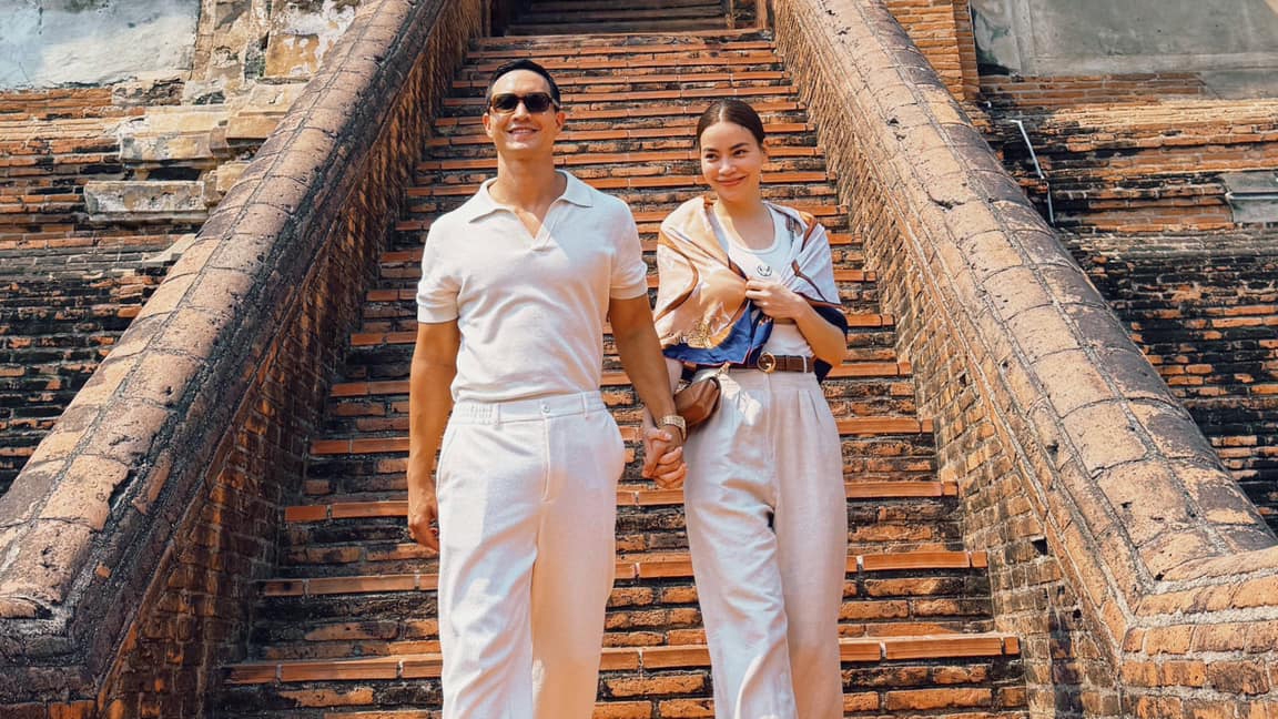 Hồ Ngọc Hà đưa ông xã Kim Lý đi 'nương tựa Phật pháp' ở cố đô Ayutthaya trong chuyến du xuân đúng ngày Valentine. “Chàng theo nàng dịp Lễ Tình Nhân ‘Về nương tựa Phật’. Ý nghĩa và bình an. Tình yêu đến cuối cùng cũng chỉ mong có thế”, nữ ca sĩ viết. (Nguồn: FBNV)