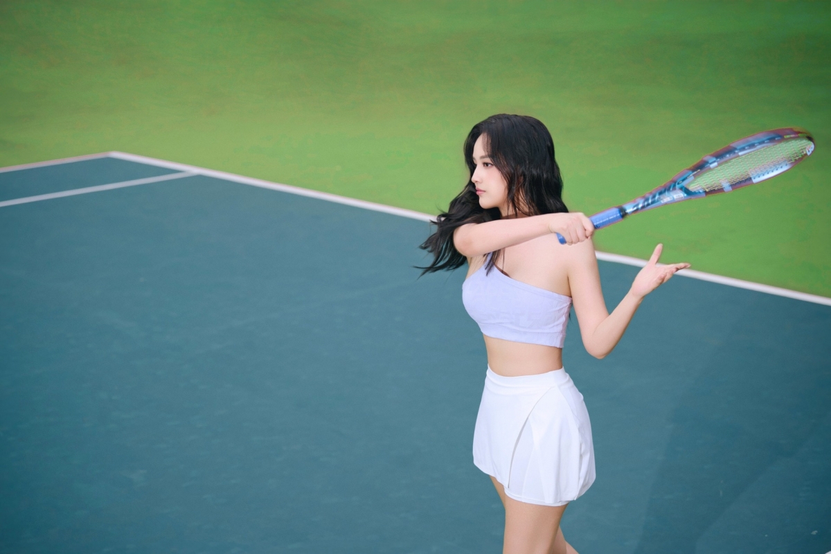 Hoa hậu Mai Phương Thúy khoe dáng đẹp hút mắt ở sân tennis.